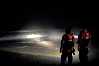 3 Anak Terseret Ombak di Pantai Setrojenar, 1 Selamat, 2 Masih Dalam Pencarian
