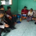 Sejumlah anggota Polsek Bukateja saat mendatangi rumah pelapor yang menggunakan nomor darurat 110, Minggu (5/4/2026). (Foto: Humas Polres Purbalingga)