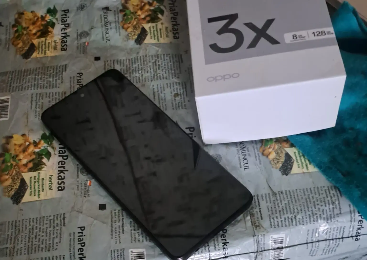 Damkar evakuasi HP warga yang terjaduh ke dalam sumur 10 meter. (Damkar Cilacap).