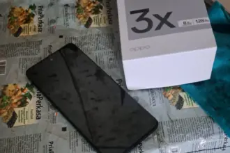 Damkar evakuasi HP warga yang terjaduh ke dalam sumur 10 meter. (Damkar Cilacap).