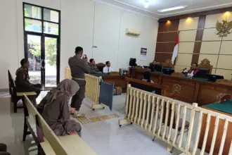 Warga Batur Banjarnegara Yang Viral Pajang Miras Untuk Suguhan Lebaran Didenda Rp500 Ribu