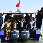 Lanal Cilacap dab PSDKP melepasliarkan ribuan benih lobster ke Laut Nusakambangan. (Lanal Cilacap).