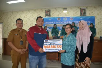 Sebanyak 50 kader Tim Penggerak PKK mengikuti pelatihan boga yang digelar di Gedung Sumekar, Kabupaten Cilacap, Selasa (21/4/2026) sebagai upaya meningkatkan keterampilan sekaligus mendorong lahirnya wirausaha kuliner baru.(Foto: Kominfo Cilacap)