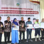 Bupati Banyumas Sadewo Tri Lastiono, saat acara peluncuran penanganan Rumah Tidak Layak Huni (RTLH) tahun anggaran 2026 yang dipusatkan di Desa Besuki, Kecamatan Lumbir, Selasa (21/04/2026).
