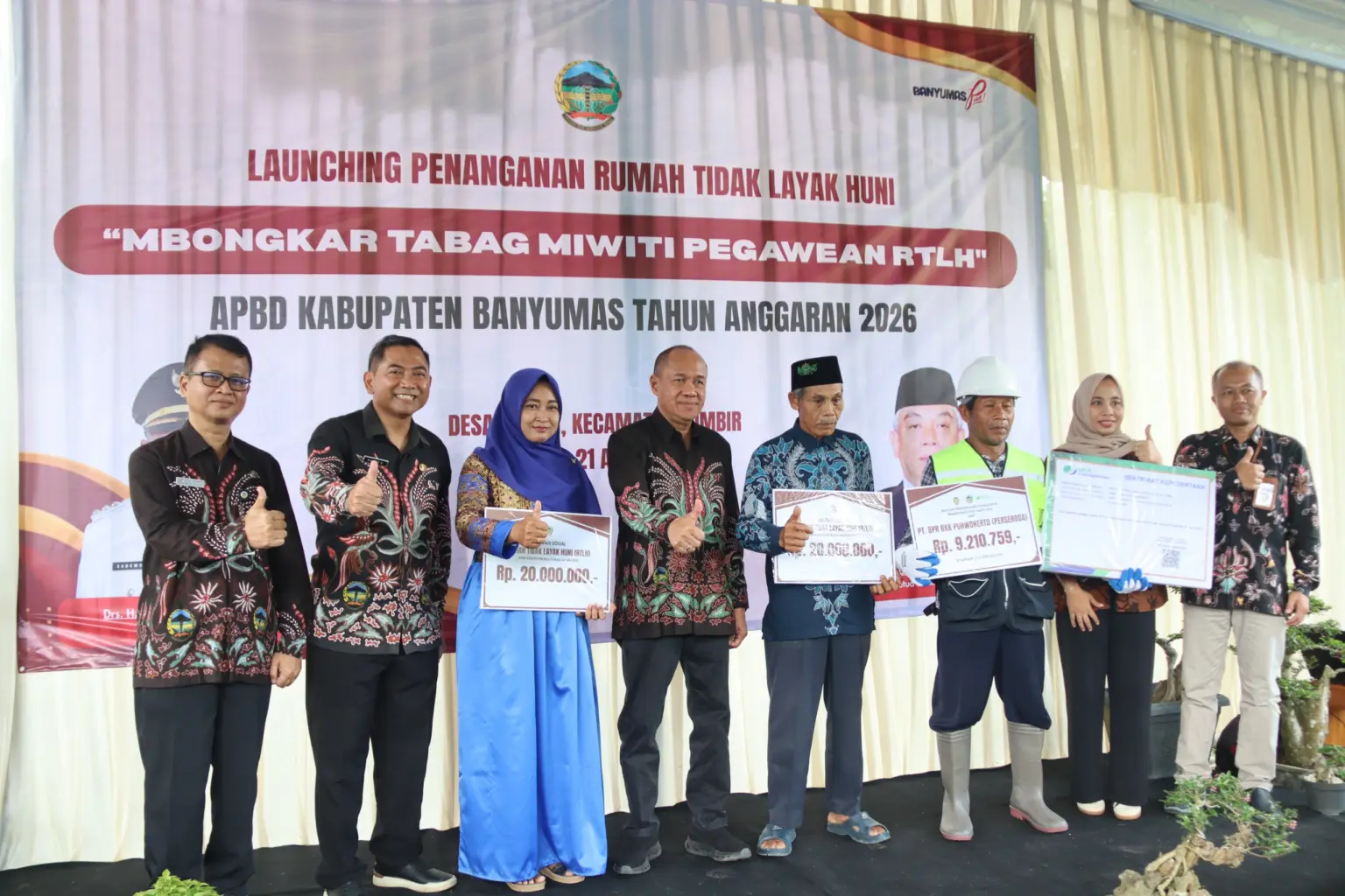 Bupati Banyumas Sadewo Tri Lastiono, saat acara peluncuran penanganan Rumah Tidak Layak Huni (RTLH) tahun anggaran 2026 yang dipusatkan di Desa Besuki, Kecamatan Lumbir, Selasa (21/04/2026).