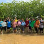 Jajaran manajeman Noola Hotel Cilacap peringati Hari Bumi dengan menanam mangrove. (Noola Hotel).