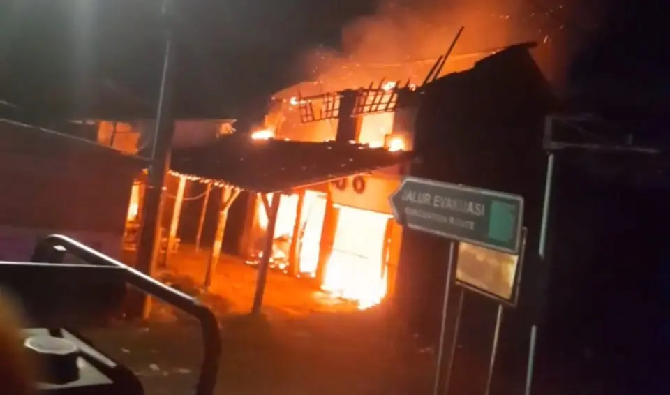 Kebakaran ruko di majenang cilacap