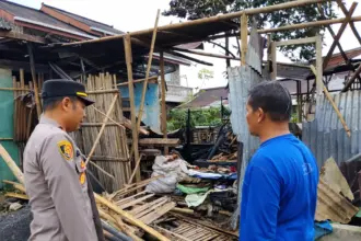 Lupa Matikan Api di Tungku, Kandang Ayam di Kalibening Nyaris Ludes Terbakar