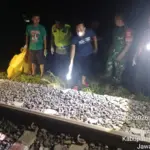 Polisi saat olah tempat kejadian perkara korban tertabrak kereta api di Kroya Cilacap. (Polresta Cilacap).