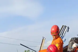 Ngeri ! Truk Muatan Kayu Oleng di Kertek Wonosobo, Tabrak 4 Kendaraan: 2 Tewas, 3 Luka