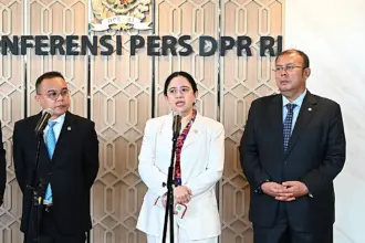 ketua dpr ri dr h c puan maharani saat memberikan keterangan pers pasca rapat paripurna di nusan20260421182836 Ketua DPR Pastikan Komunikasi Politik Pembahasan RUU Pemilu Terus Berjalan