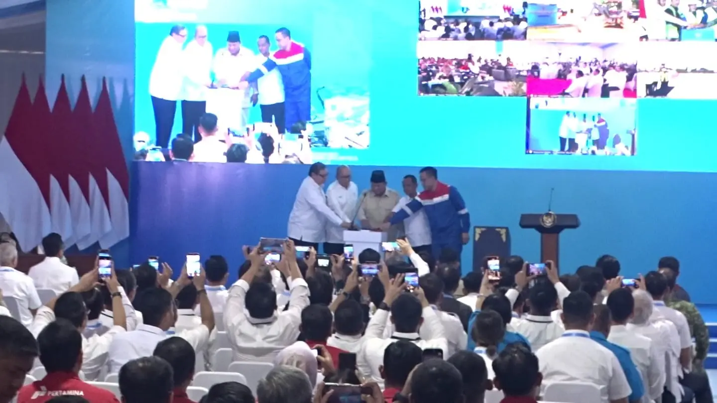 Presiden RI Prabowo Subianto meresmikan groundbreaking 13 Proyek Hilirisasi di Pertamina Patra Niaga RU IV Kilang Cilacap. (Faiz Ardani).