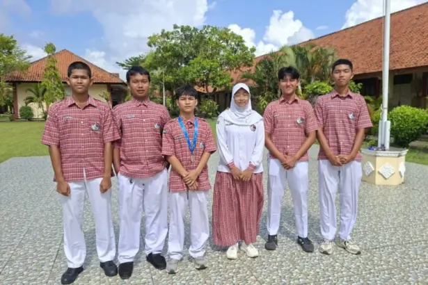 Tim peneliti muda dari SMA Negeri 2 Cilacap sukses menorehkan prestasi membanggakan di kancah nasional. (dok SMA Negeri 2 Cilacap)