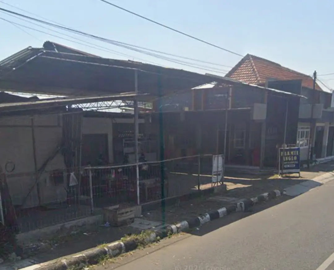 tempat bakmi Bakmie Anglo Pak Trisno: Kuliner Legend Cilacap yang Tetap Setia Masak Pakai Arang Sejak 1974