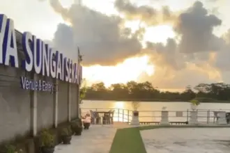 ditepinya sungai serayu