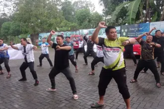Penari bima saat menjalani latihan jelang kirab budaya