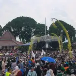 Berebut gunungan di kirab budaya hari jadi banjarnegara