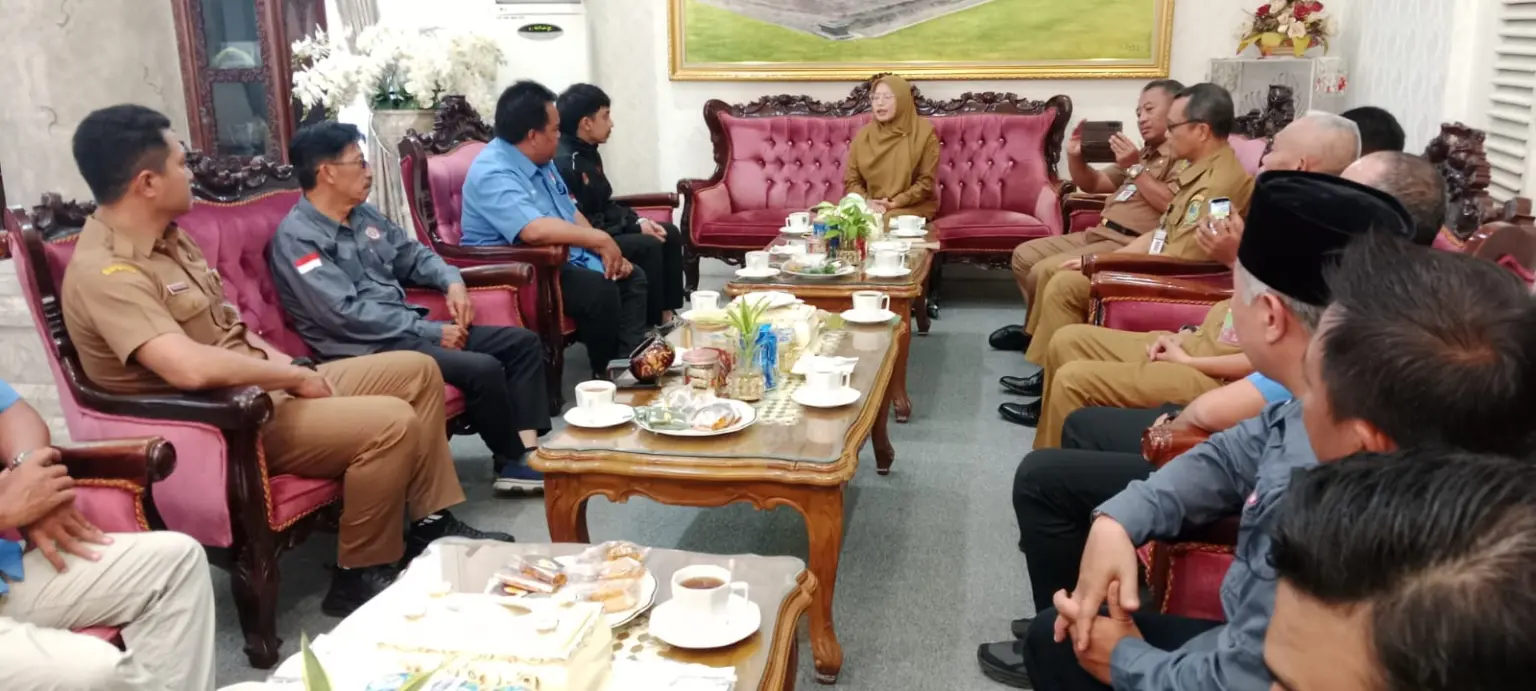 Mieko saat berpamitan sebelum ke kejuaraan dunia pencak silat