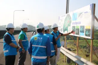 Jajaran direksi PLN Indonesia Power saat mengunjungi UBP Mrica Banjarnegara