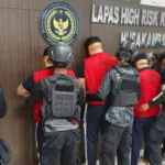 Aktor sekaligus terpidana kasus narkotika, Ammar Zoni, dipindahkan dari Lapas Narkotika Jakarta menuju Lapas Super Maksimum Security Karanganyar, Nusakambangan. (Dok).