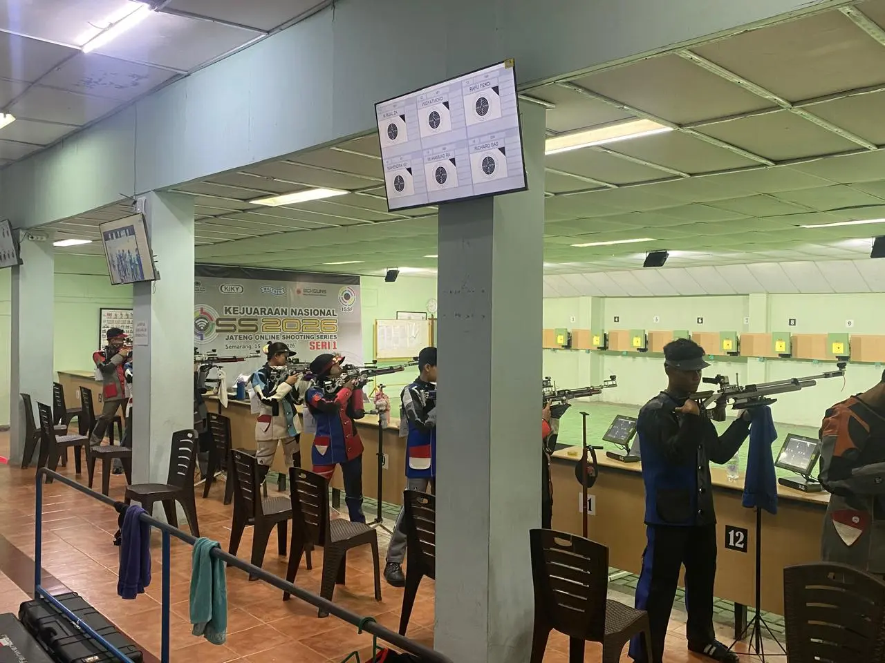Atlet Perbakin Banyumas saat berlaga di ajang Kejuaraan Nasional Jateng Online Shooting Series (JOSS) 2026 Seri 1 yang berlangsung pada Sabtu dan Minggu, 16–17 Mei 2026.