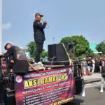 Sejumlah pengemudi ojek online se-Banyumas Raya menggelar aksi di kompleks Alun-alun Purwokerto, Rabu (20/5/2026).