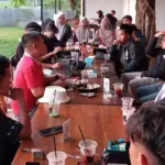 Suasana diskusi elemen mahasiswa dan masyarakat se Banjarnegara, Minggu (10/5/2026). (Foto: Heri C)
