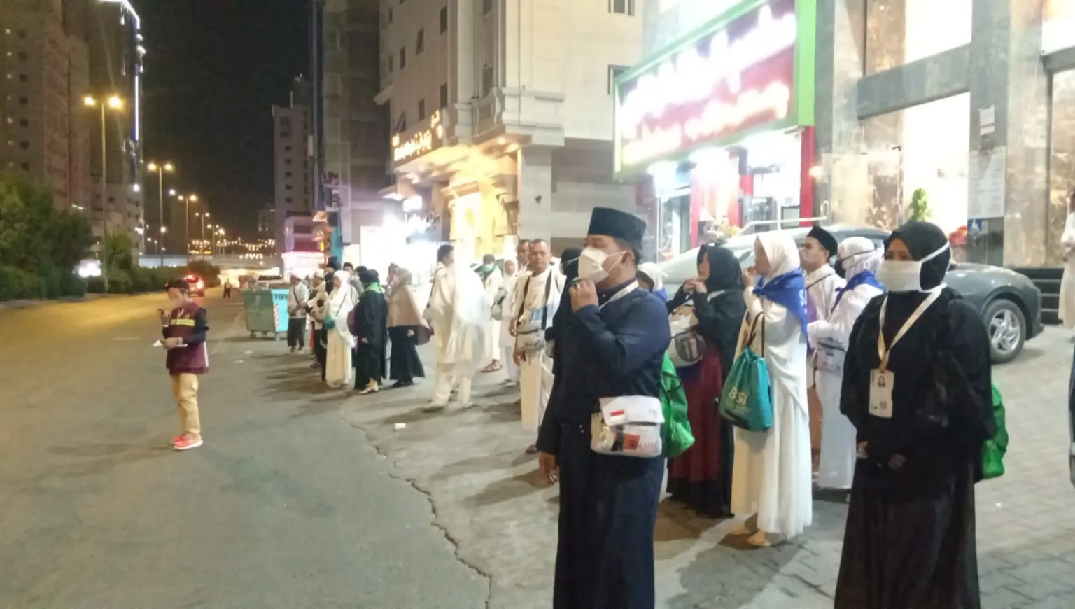 Sejumlah jemaah haji asal Kabupaten Purbalingga saat memasuki kota suci Mekkah, Senin (18/5/2026). (Foto: FH/Kominfo)