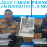 Wakapolres Purbalingga bersama Kasatres Narkoba saat menjelaskan penangkapan kurir sabu asa Jakarta Barat, Jumat (1/5/2026). (Foto: Heri C)