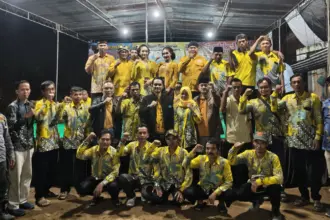 Ketua Komisi C DPRD Cilacap, Mitra Patriasmoro hadiri syukuran jalan dan menyerahkan gamelan kepada Kelompok Sanggar Seni Desa Bengbulang Cilacap. (Dok Seputarbanyumas).