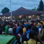Suasana aksi mahasiswa yang tergabung dalam Aliansi Mahasiswa Banyumas, di Halaman Pendopo Si Panji Purwokerto, Jumat (01/05/2026).
