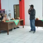 Anggota KPU Banjarnegara, Castro S saat memberikan materi kepemiluan kepada masyarakat belum lama ini. (Foto: KPU Banjarnegara)