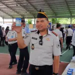 Petugas dari berbagai Lapas Nusakambangan jalani tes urine. (Faiz Ardani).