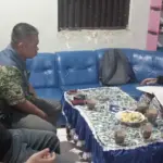 Dua warga Banjarnegara saat membuat surat aduan kepada Bupati Banjarnegara didampingi kuasa hukum dari LBH Benteng Cakrawala Banjarnegara, Selasa (5/5/2026). (Foto: dok LBH Benteng Cakrawala)