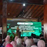 Menteri PPPA Arifah Choiri Fauzi saat menyampaiakn materi di Banjarnegara, Minggu (10/5/2026). (foto: Heri C)