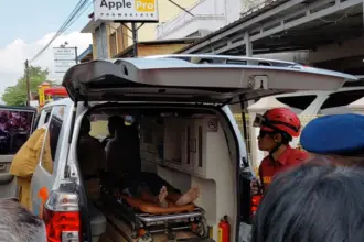 Enggan Diceraikan Istri, Pria di Karangpucung Nekat Panjat Atap Sambil Membawa Sajam 