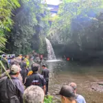 Sejumlah tim SAR saat mencari korban yang terjatuh akibat kurang hati-hati saat selfi, Selasa (12/5/2026). (Foto: Tim SAR Banyumas)