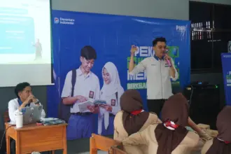 Jembatani Kesenjangan Dunia Kerja, PNM Cabang Purwokerto Gelar Program BERKELANA di SMK N 1 Tonjong