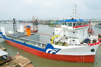 PT Alfa Trans Raya (ATR), anak usaha dari PT Cipta Krida Bahari (CKB Logistics), resmi meluncurkan armada kapal kontainer (container vessel) terbarunya, Alfa Trans Tiga, di kawasan Pelabuhan Tanjung Emas, Semarang, Jawa Tengah, Jumat (22/5/2026).(Dok PT ATR)