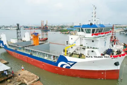 PT Alfa Trans Raya (ATR), anak usaha dari PT Cipta Krida Bahari (CKB Logistics), resmi meluncurkan armada kapal kontainer (container vessel) terbarunya, Alfa Trans Tiga, di kawasan Pelabuhan Tanjung Emas, Semarang, Jawa Tengah, Jumat (22/5/2026).(Dok PT ATR)