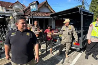 Geger! ODGJ Bawa Sajam di Jalan Soekarno Hatta Cilacap Diamankan Petugas