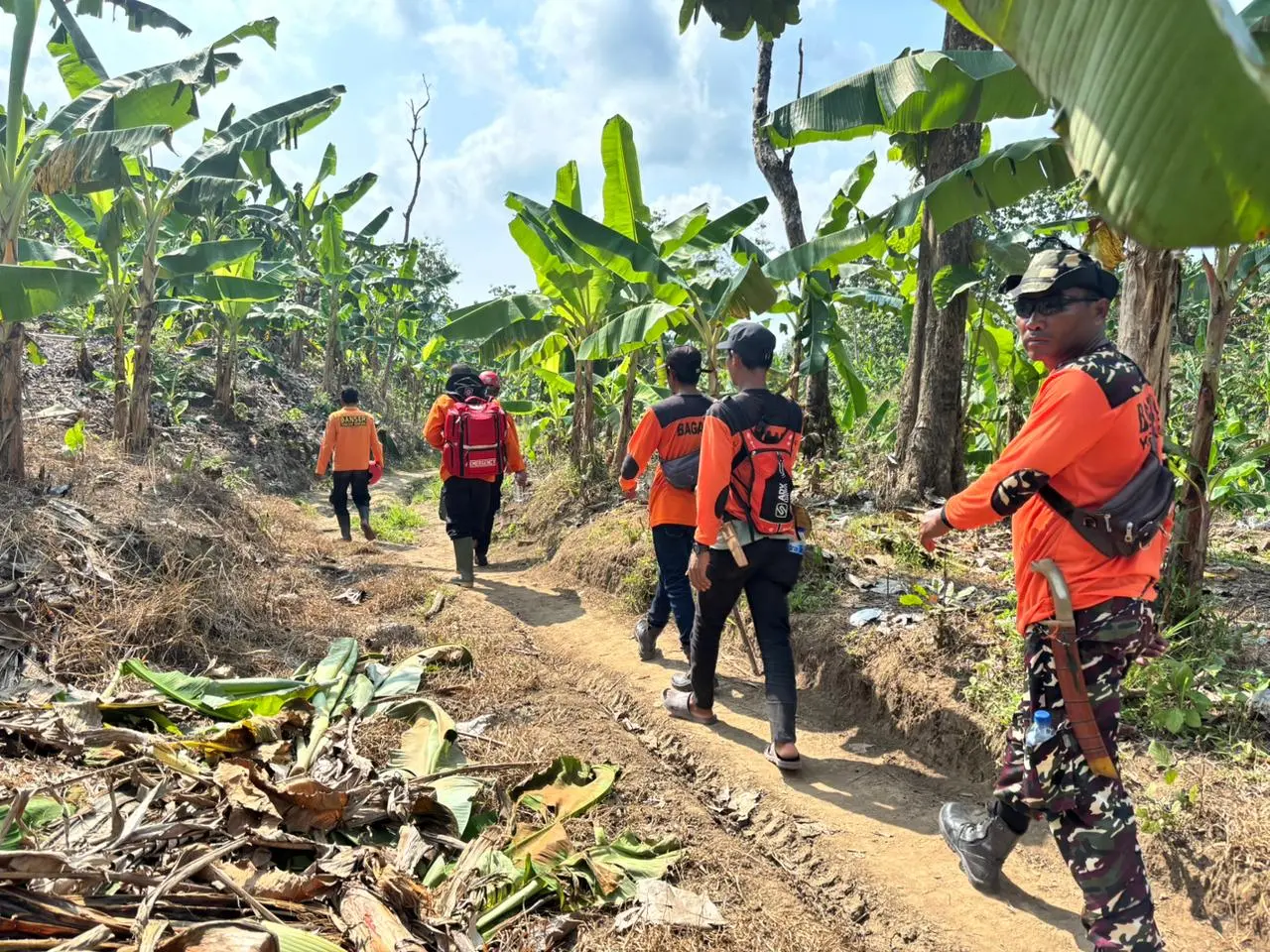 Tim SAR gabungan lakukan pencarian pemuda hilang misterius di Hutan Bantarsari Cilacap. (Basarnas Cilacap).