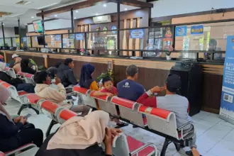 Layanan pembayaran pajak kendaraan bermotor tanpa TKP pemilik lama. (Faiz Ardani).