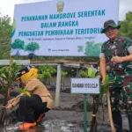 TNI Bersama Pemkab Cilacap Hijaukan Pantai Sodong dengan 1.000 Mangrove
