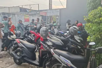 Acara Jalan Sehat Hardiknas di Banyumas Dikeluhkan Akibat Peserta Parkir Sembarang Tempat 