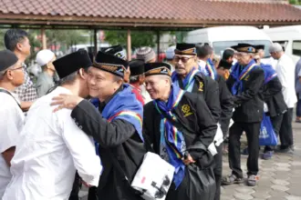 BDI RU IV Cilacap melepas keberangkatan 46 jamaah calon haji melalui KBIHU Miftahul Jannah. (BDI RU IV Cilacap).