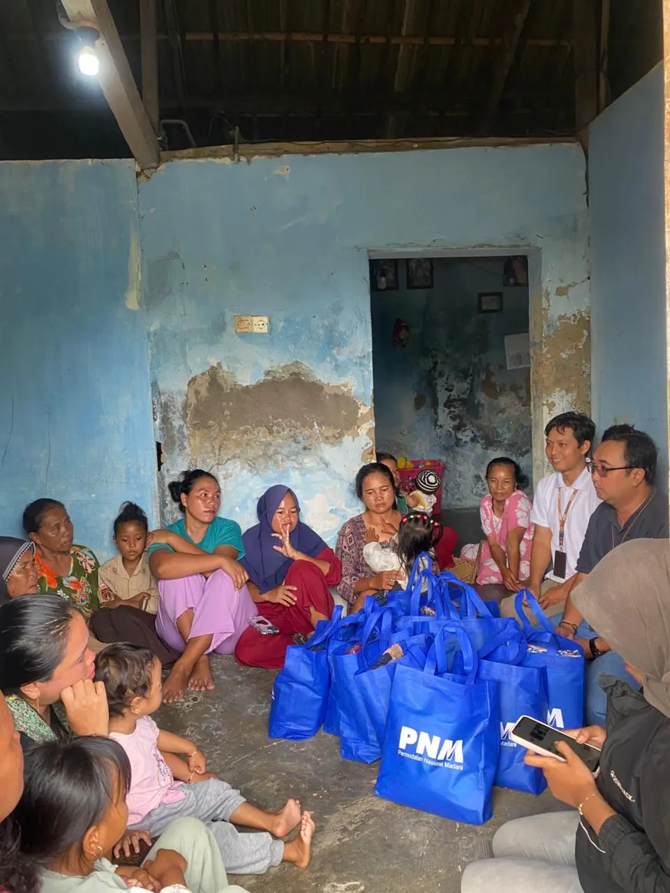 PNM Gelar Aksi RE3 FOR-E: Kurangi Limbah Tekstil Sekaligus Berdaya bagi Nasabah Laundry