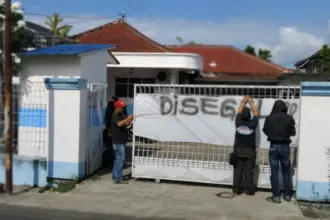 Viral! Relawan Segel Dapur MBG di Cilacap, Tuntut Manajemen Diganti