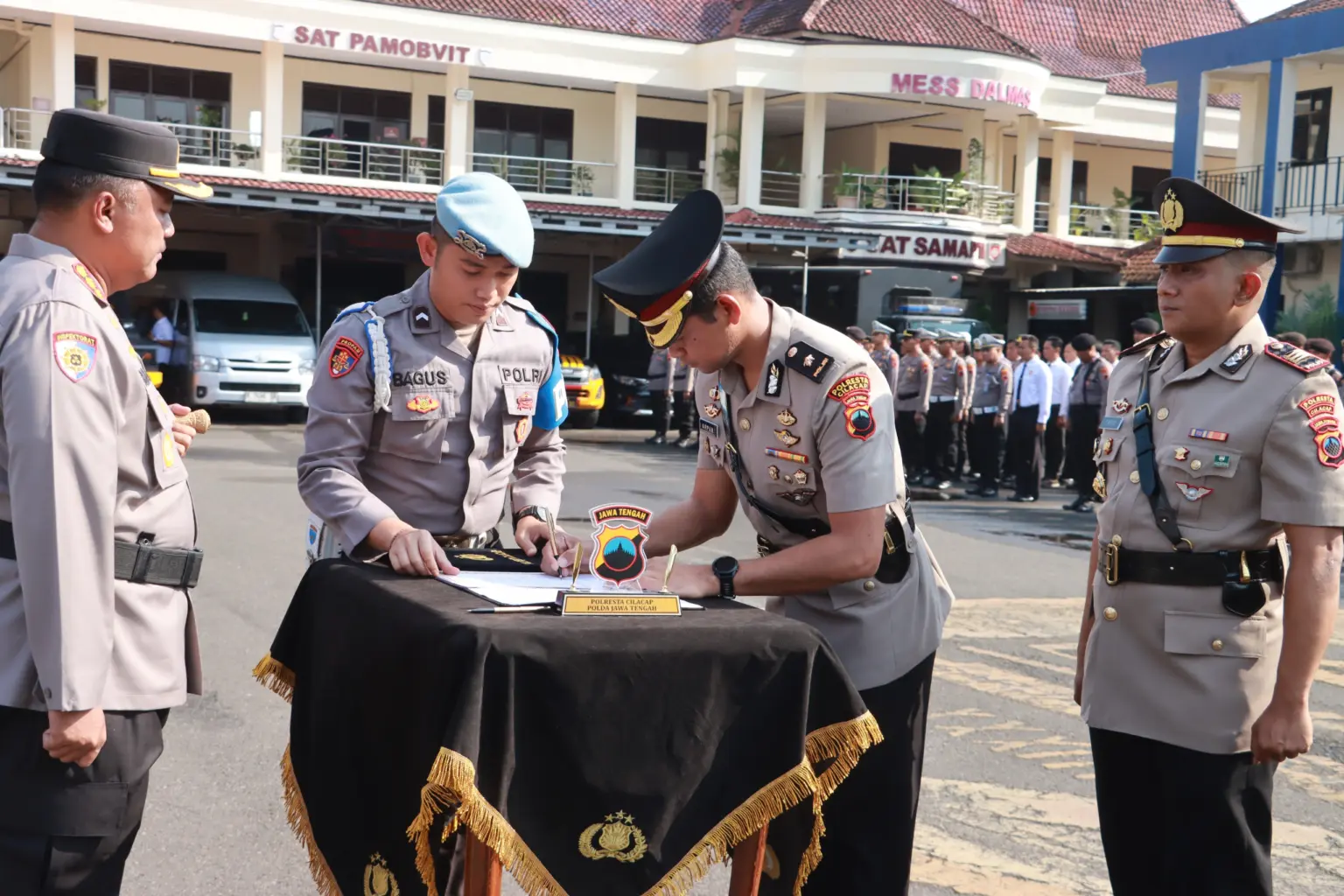 Kapolresta Cilacap Kombes Pol Budi Adhy Buono Pimpin sertijab pejabat utama Polresta Cilacap. (Polresta Cilacap).