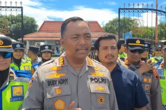 Kapolresta Cilacap Kombes Pol Budi Adhy Buono saat memberikan keterangan terkait dugaan ratusan santri alami keracunan mbg. (Faiz Ardani).